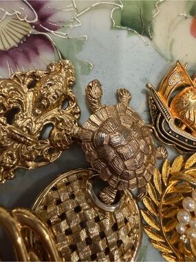 Vintage Gold-Tone Mixed Brooch Set - Signed & Unsigned